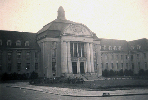 Gebäude der Bezirksverwaltung Schwerin, 1955. Quelle: BStU, MfS, BV Schwerin, AU 42/55 Gebäude der Bezirksverwaltung Schwerin, 1955. Quelle: BStU, MfS, BV Schwerin, AU 42/55